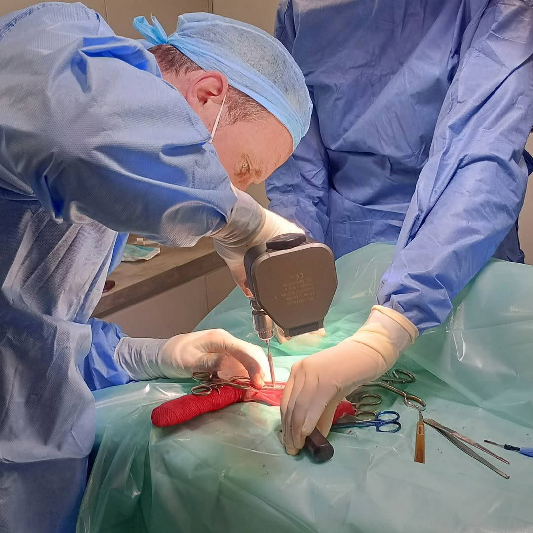 Meet our visiting orthopaedic & soft tissue surgeon